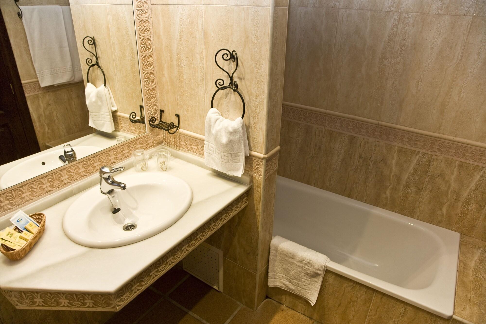Hotel Avenida Playa Захара де лос Атунес Екстериор снимка