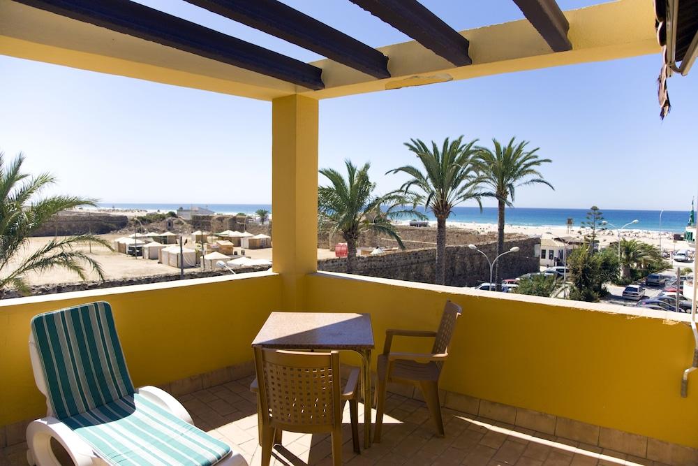 Hotel Avenida Playa Захара де лос Атунес Екстериор снимка
