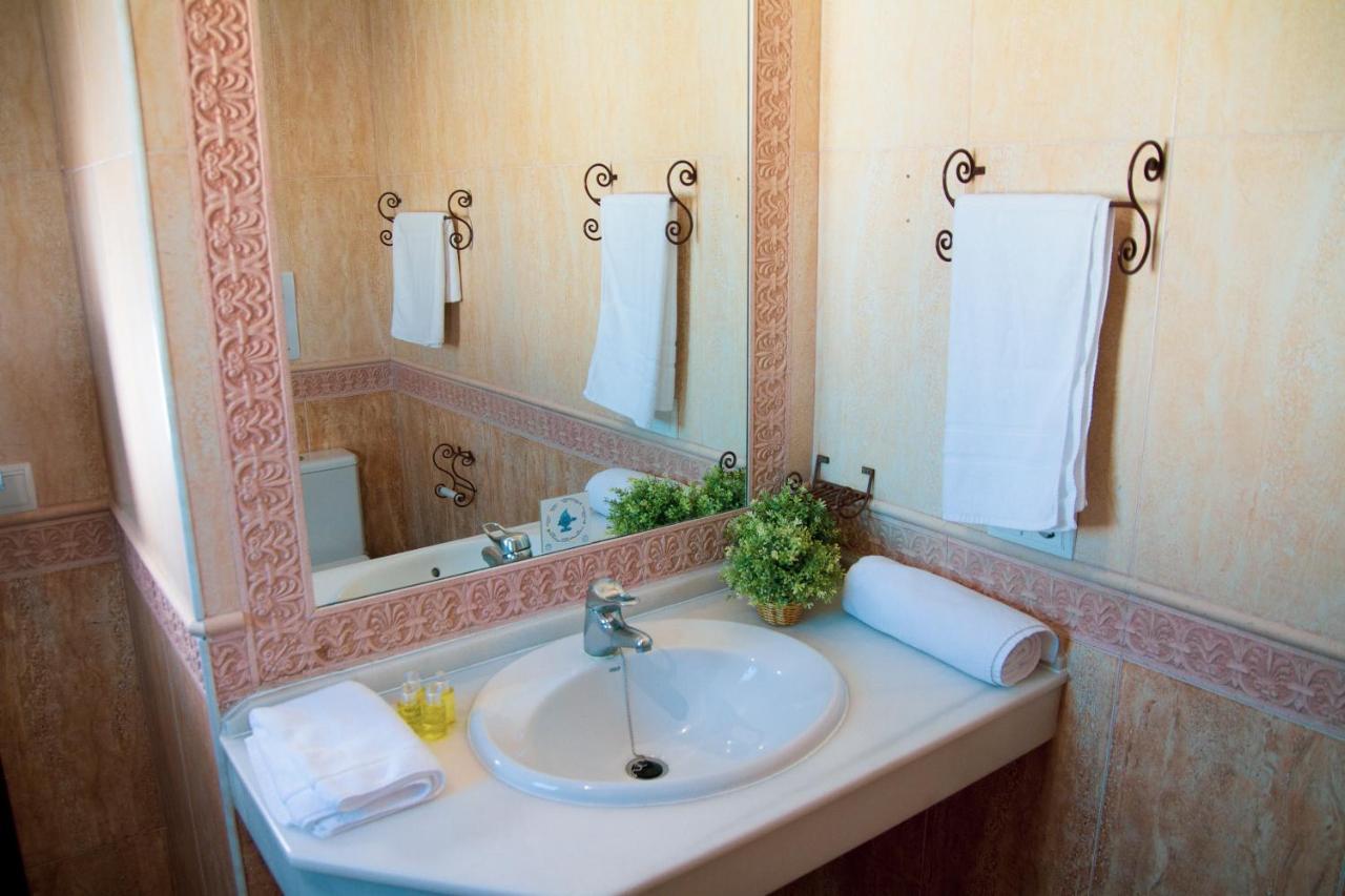 Hotel Avenida Playa Захара де лос Атунес Екстериор снимка